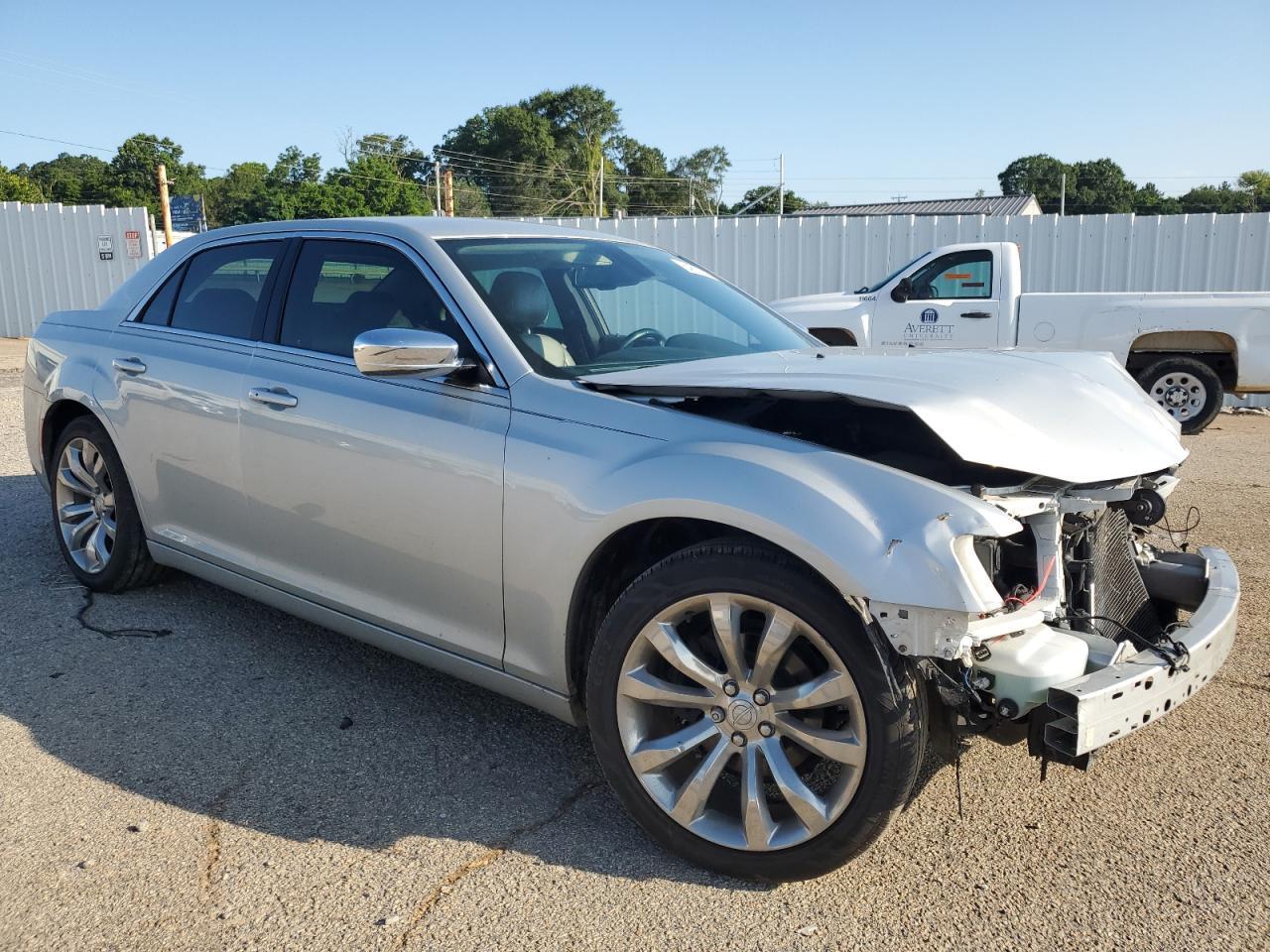 2019 Chrysler 300 Touring - Image 4