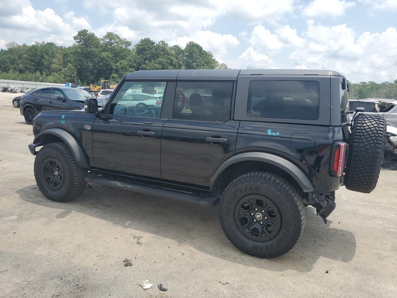 2023 Ford Bronco Base - Фото 2