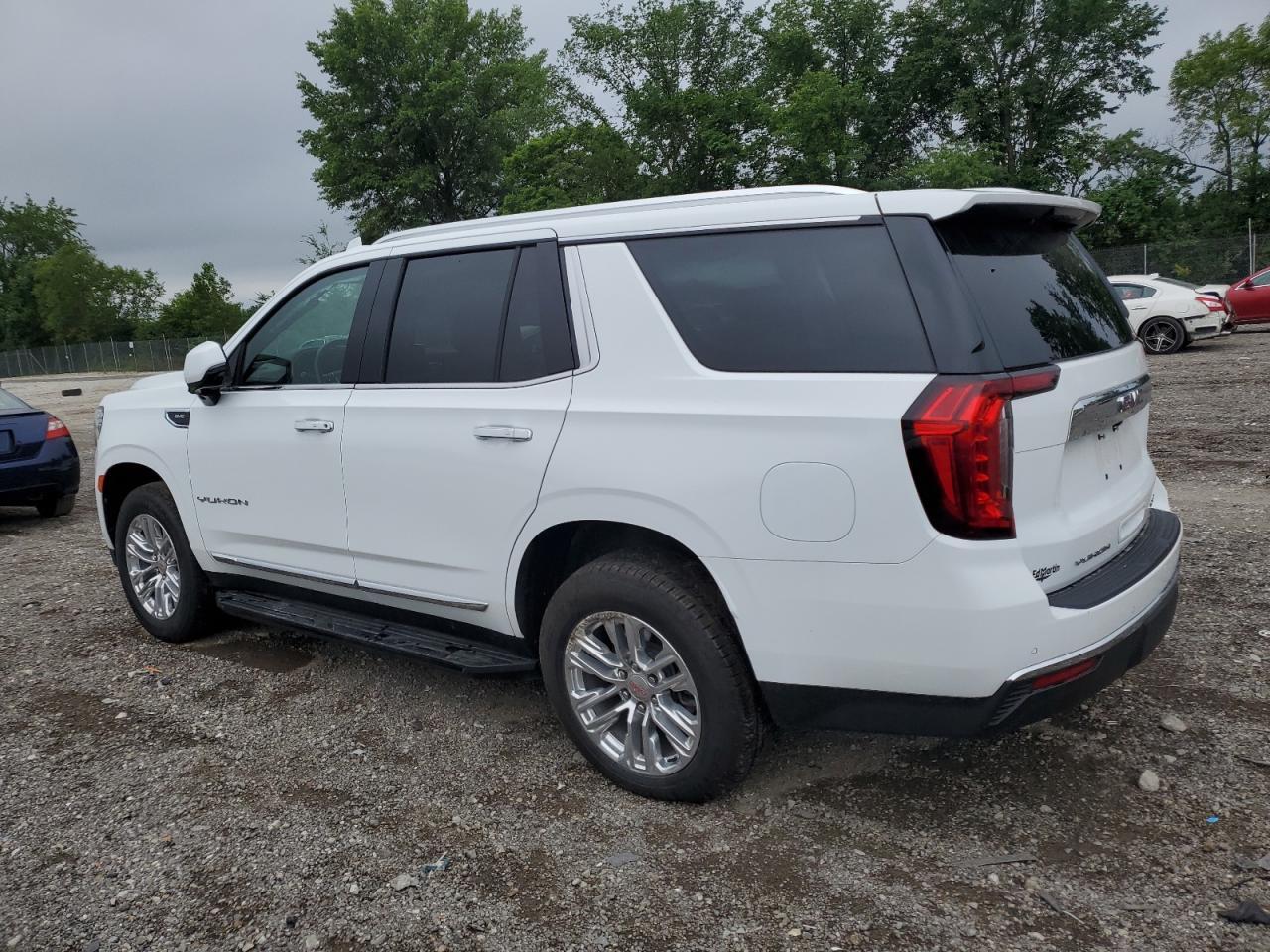 2023 GMC Yukon Slt - Image 2