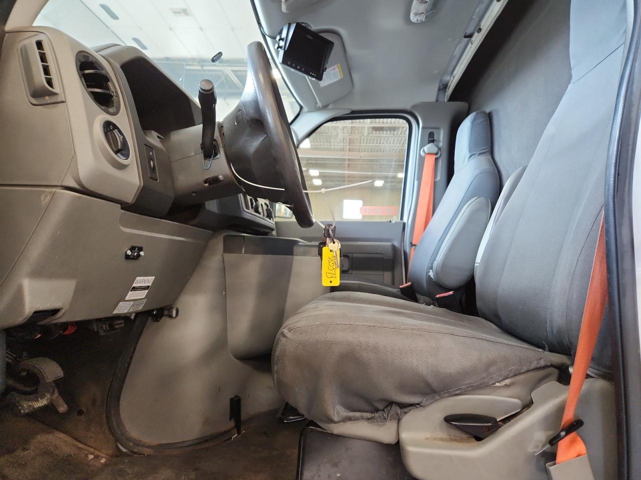 2018 Ford Econoline E450 Super Duty Cutaway Van - Фото 7