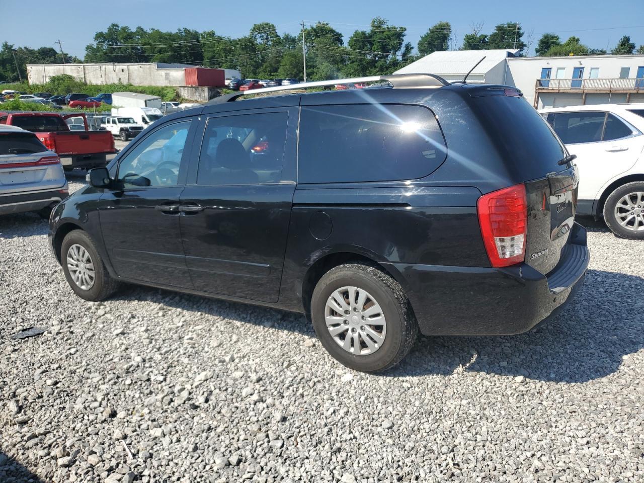 2011 Kia Sedona Lx - Image 2