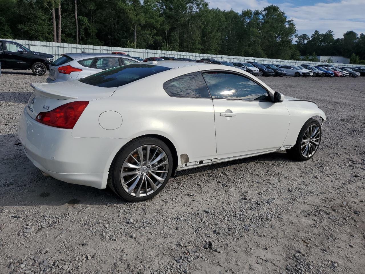 2011 Infiniti G37 Base - Фото 3