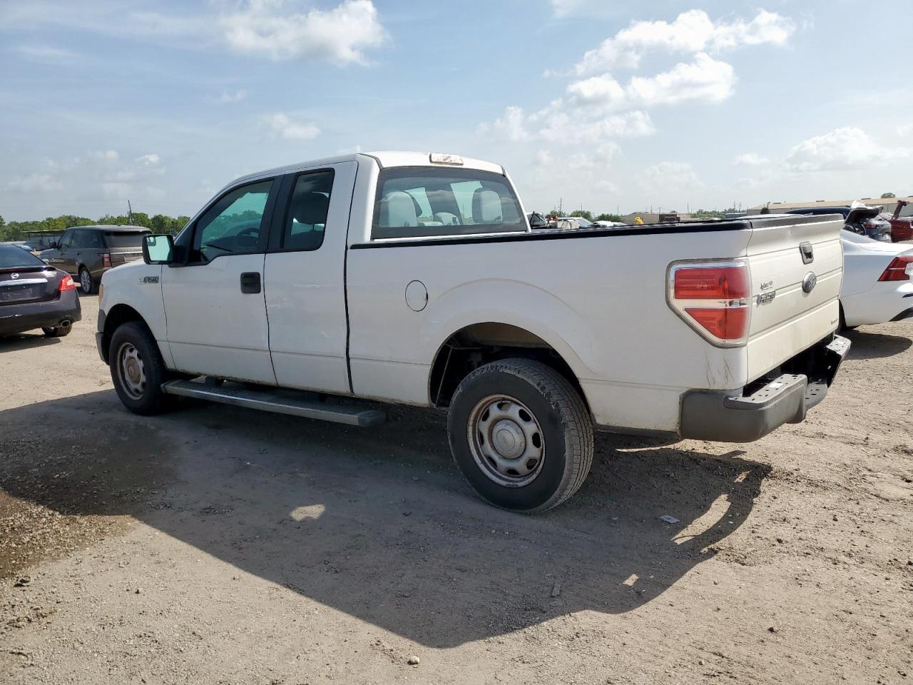 2013 Ford F150 Super Cab - Image 2