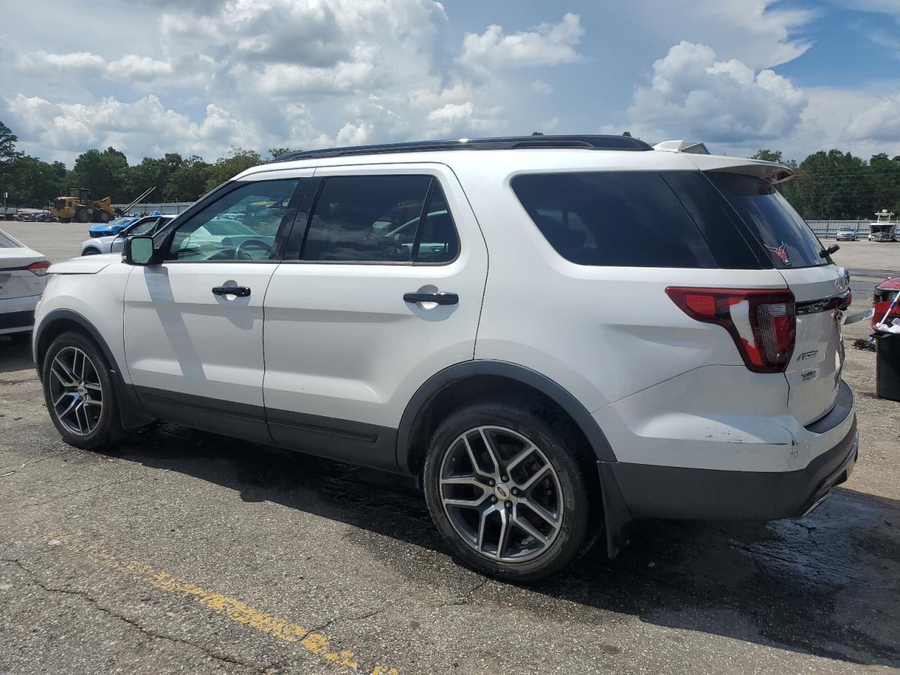2016 Ford Explorer Sport - Фото 2