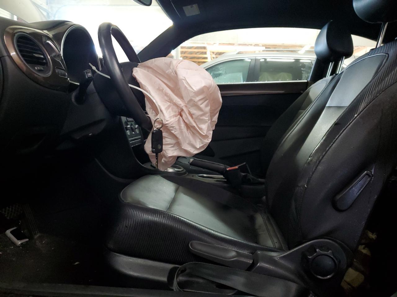 2012 Volkswagen Beetle - Image 7