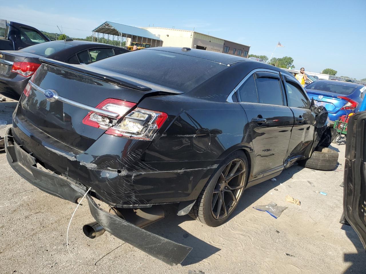 2017 Ford Taurus Sho - Фото 3
