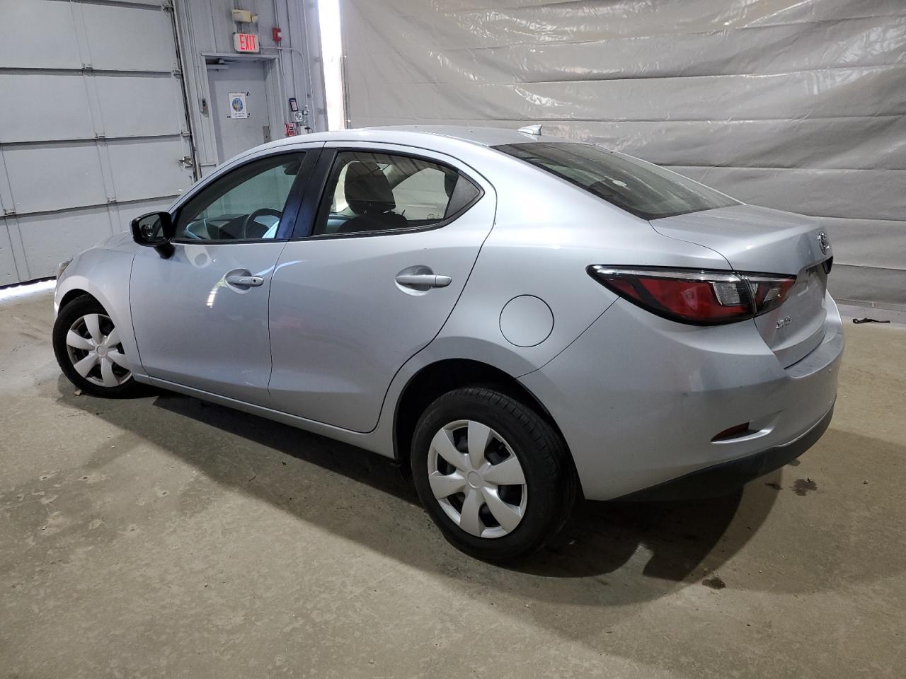 2019 Toyota Yaris L - Image 2