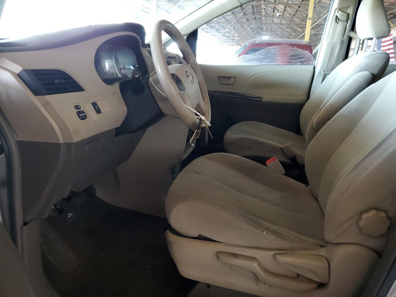 2011 Toyota Sienna - Image 7