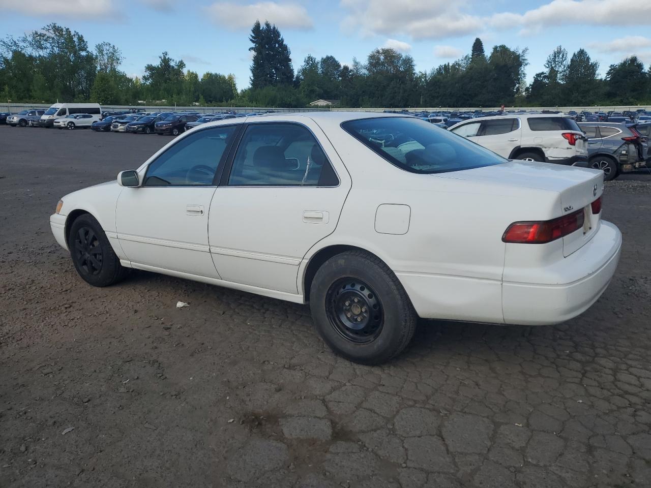1999 Toyota Camry Ce - Фото 2