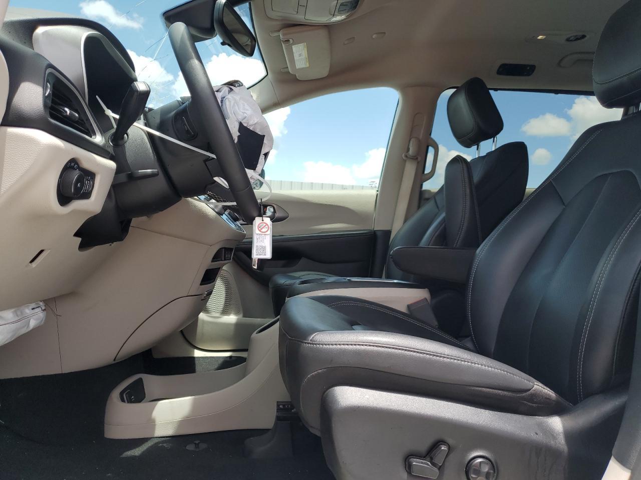 2024 Chrysler Pacifica Touring L - Image 7