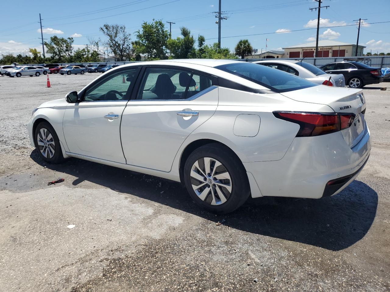 2023 Nissan Altima S - Фото 2