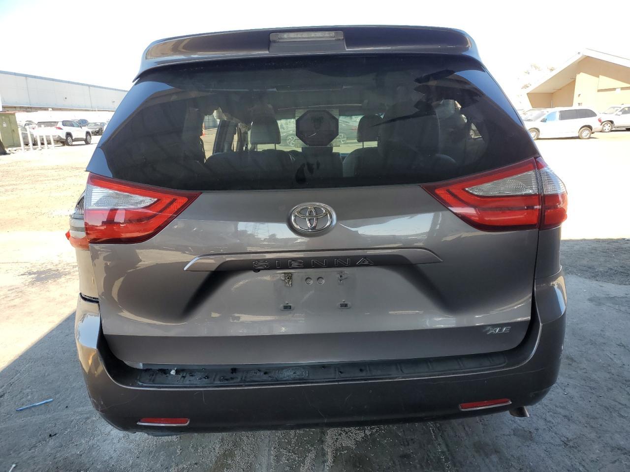 2016 Toyota Sienna Xle - Image 6