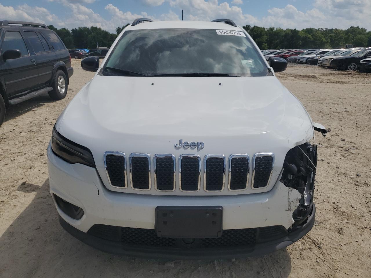 2022 Jeep Cherokee Latitude Lux - Image 5