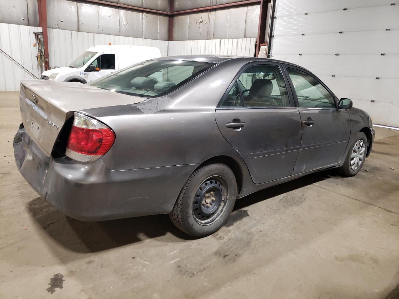 2005 Toyota Camry Le - Фото 3