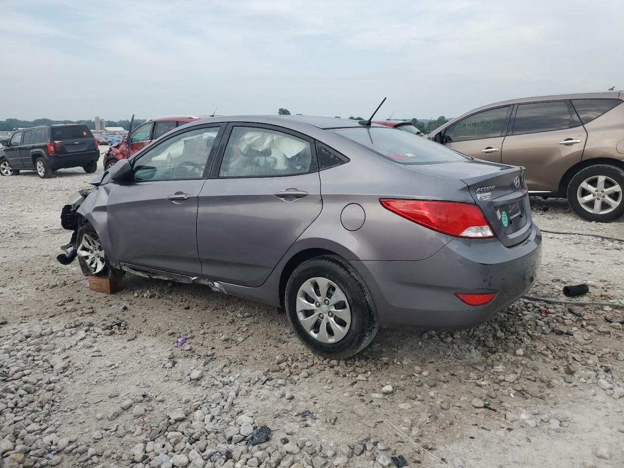 2016 Hyundai Accent Se - Image 2