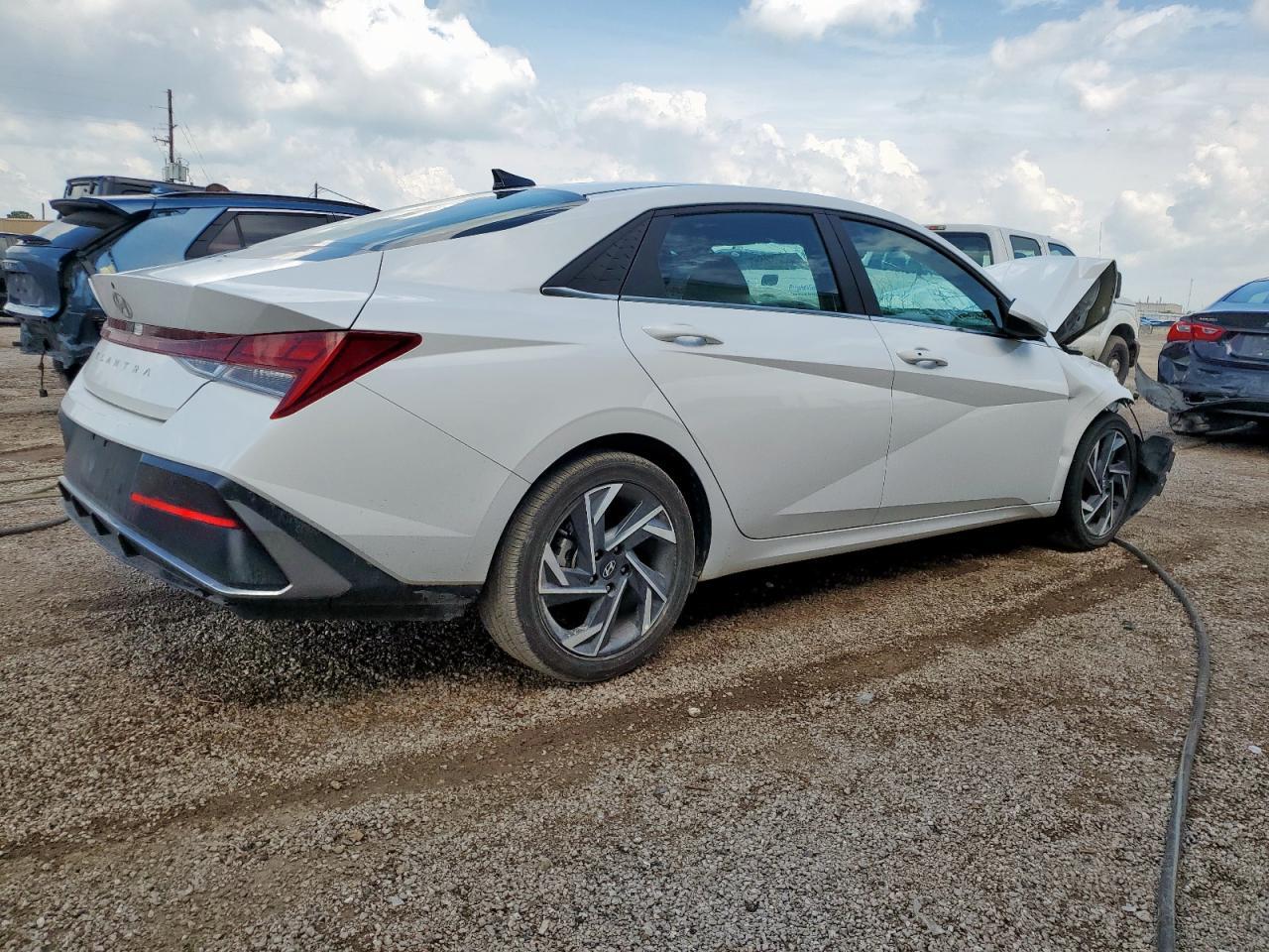 2025 Hyundai Elantra Sel - Image 3