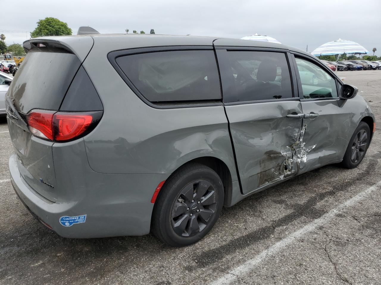 2020 Chrysler Pacifica Hybrid Touring - Фото 3