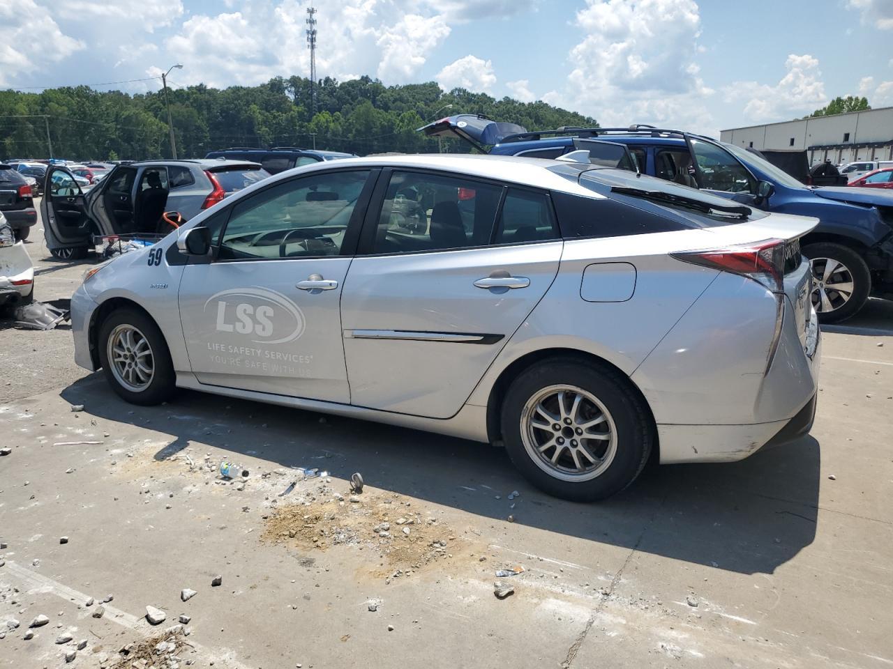 2016 Toyota Prius - Image 2
