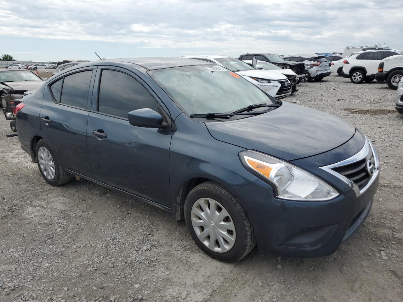 2017 Nissan Versa S - Фото 4