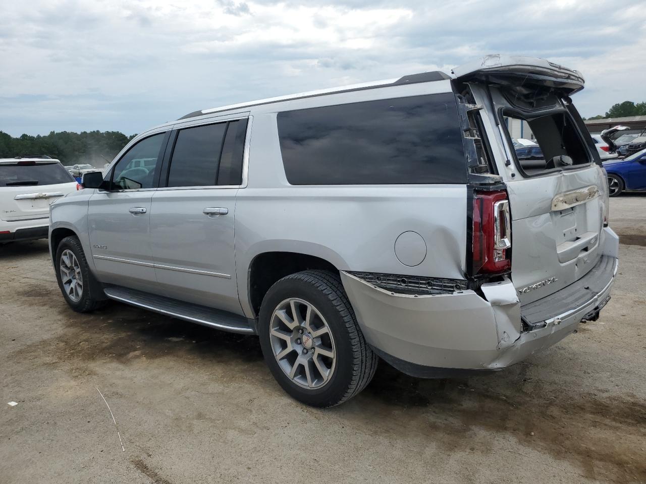 2016 GMC Yukon Xl Denali - Фото 2