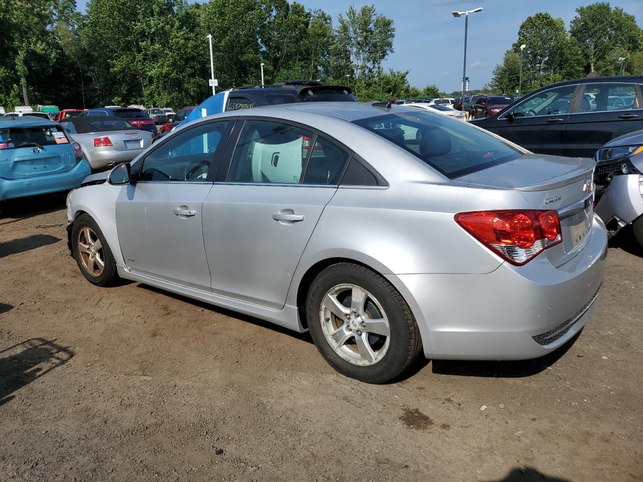 2012 Chevrolet Cruze Lt - Image 2