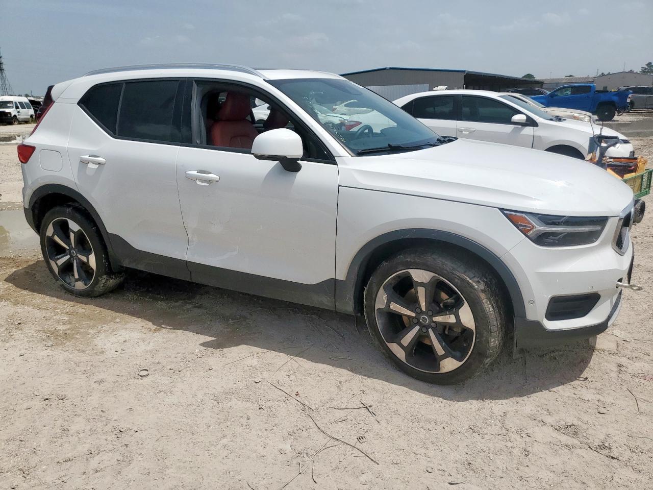 2019 Volvo Xc40 T5 Momentum - Фото 4