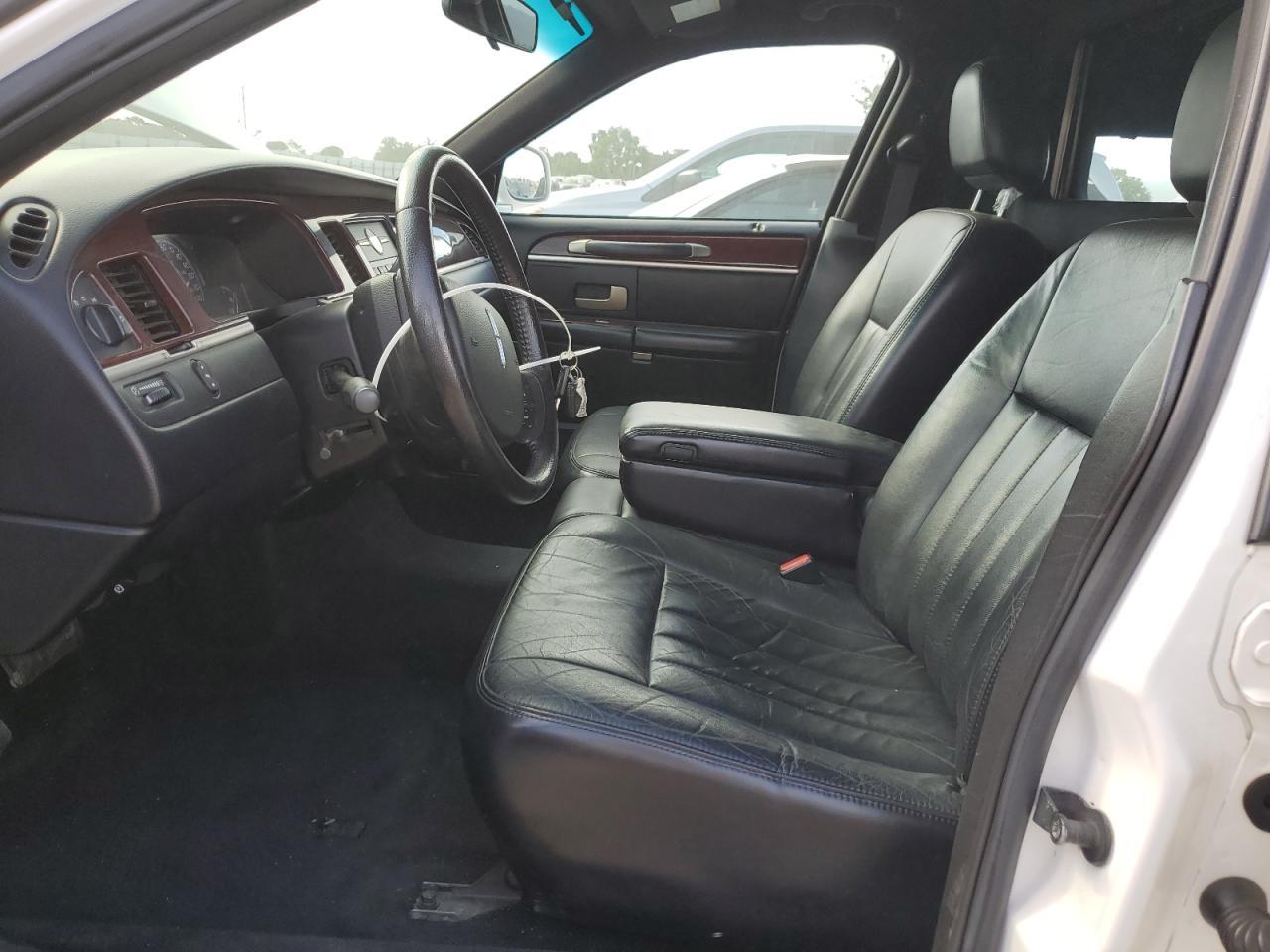 2005 Lincoln Town Car Executive - Фото 7