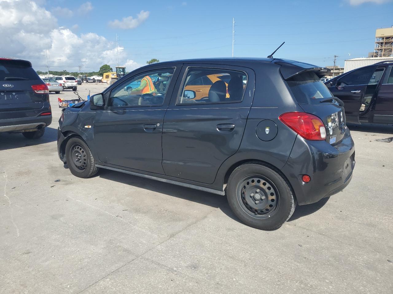 2015 Mitsubishi Mirage De - Image 2