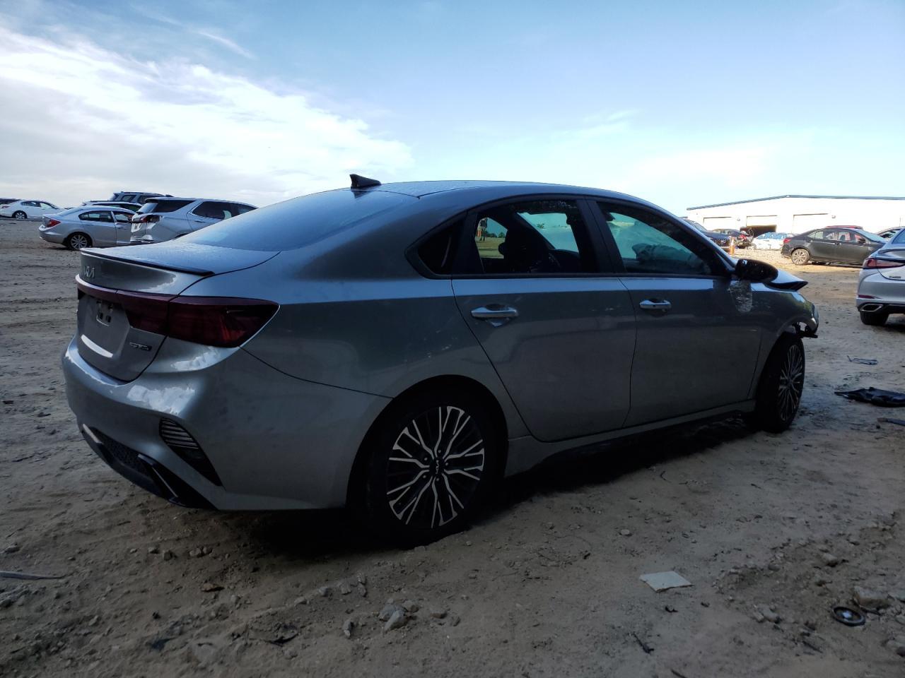 2022 Kia Forte Gt Line - Фото 3