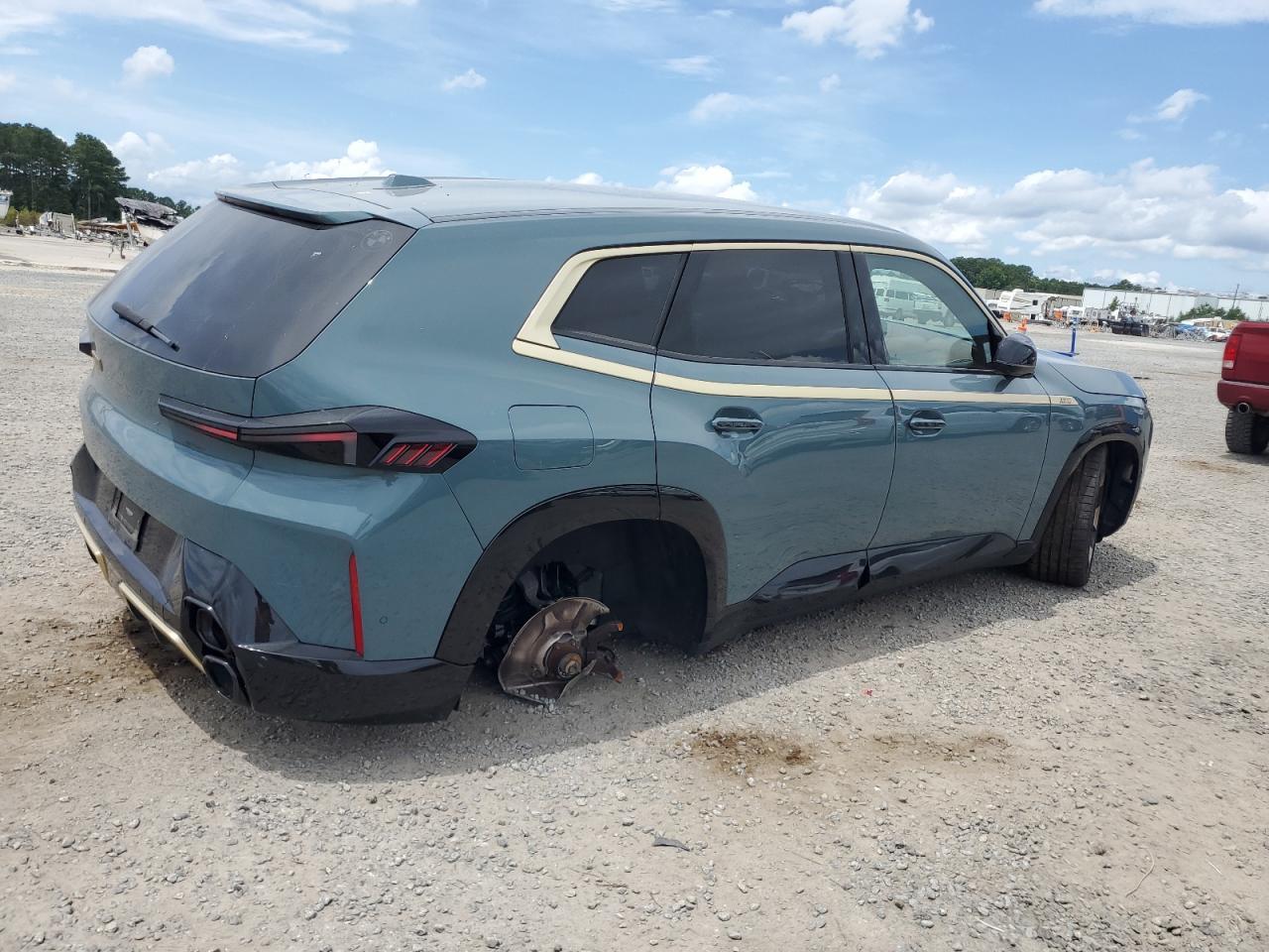 2023 BMW Xm - Image 3