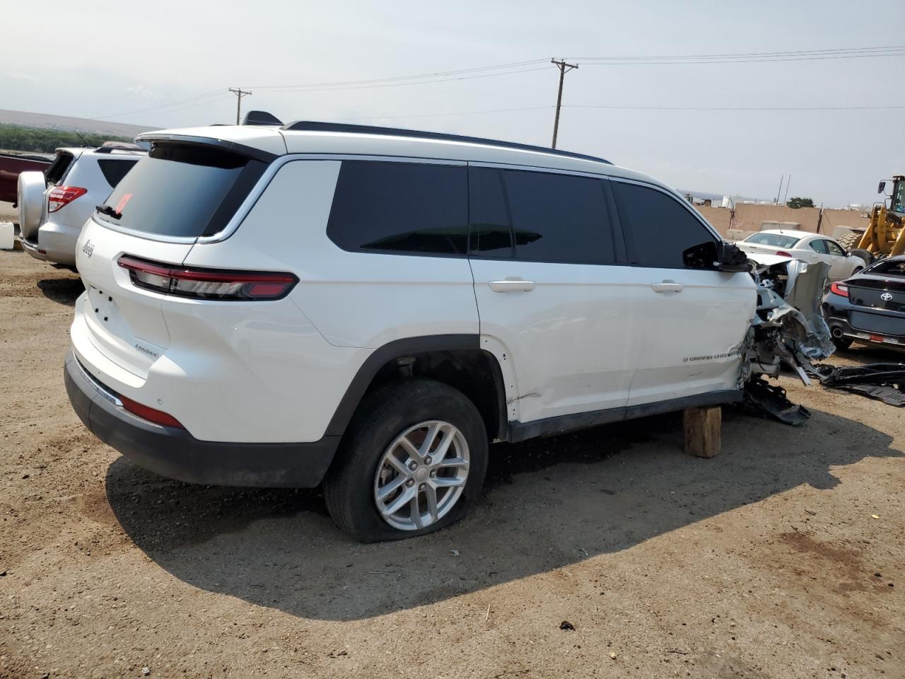 2024 Jeep Grand Cherokee L Laredo - Image 3