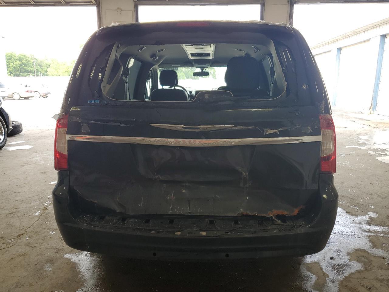 2012 Chrysler Town & Country Touring L - Фото 6