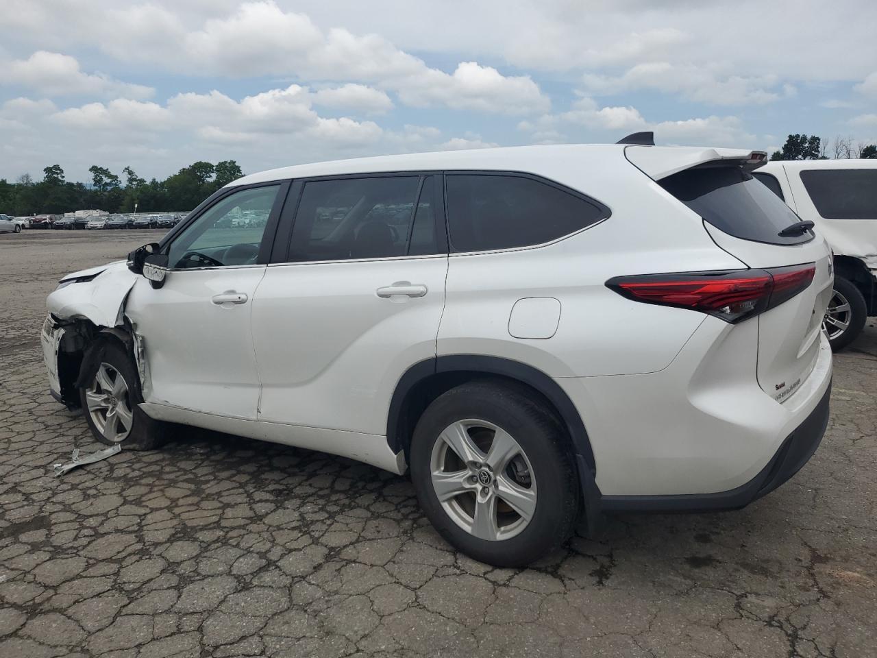 2023 Toyota Highlander L - Image 2