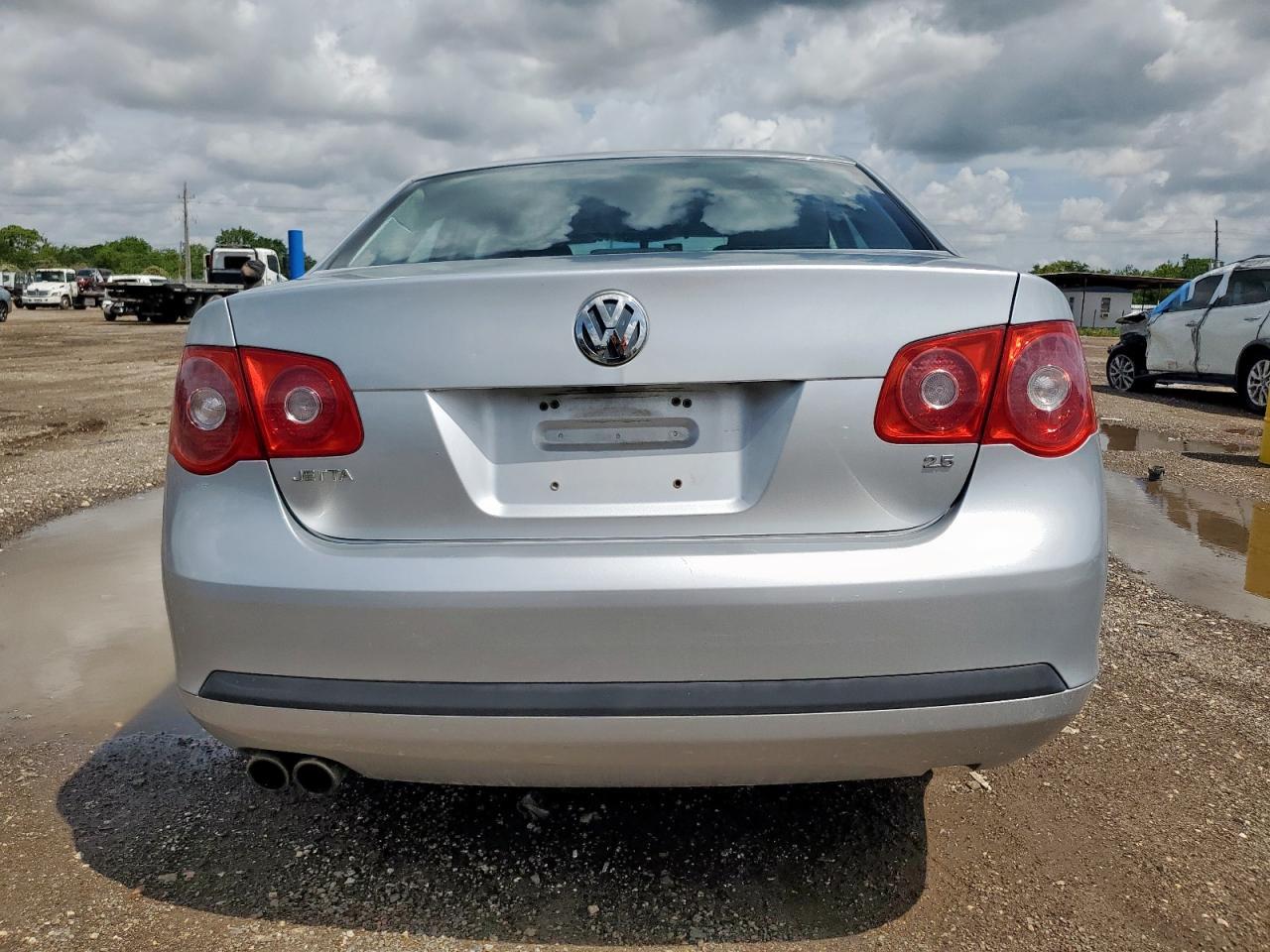 2005 Volkswagen New Jetta Value - Фото 6