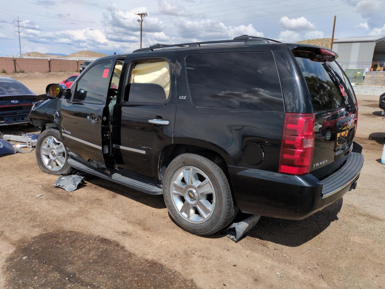 2009 Chevrolet Tahoe C1500 Ltz - Image 2