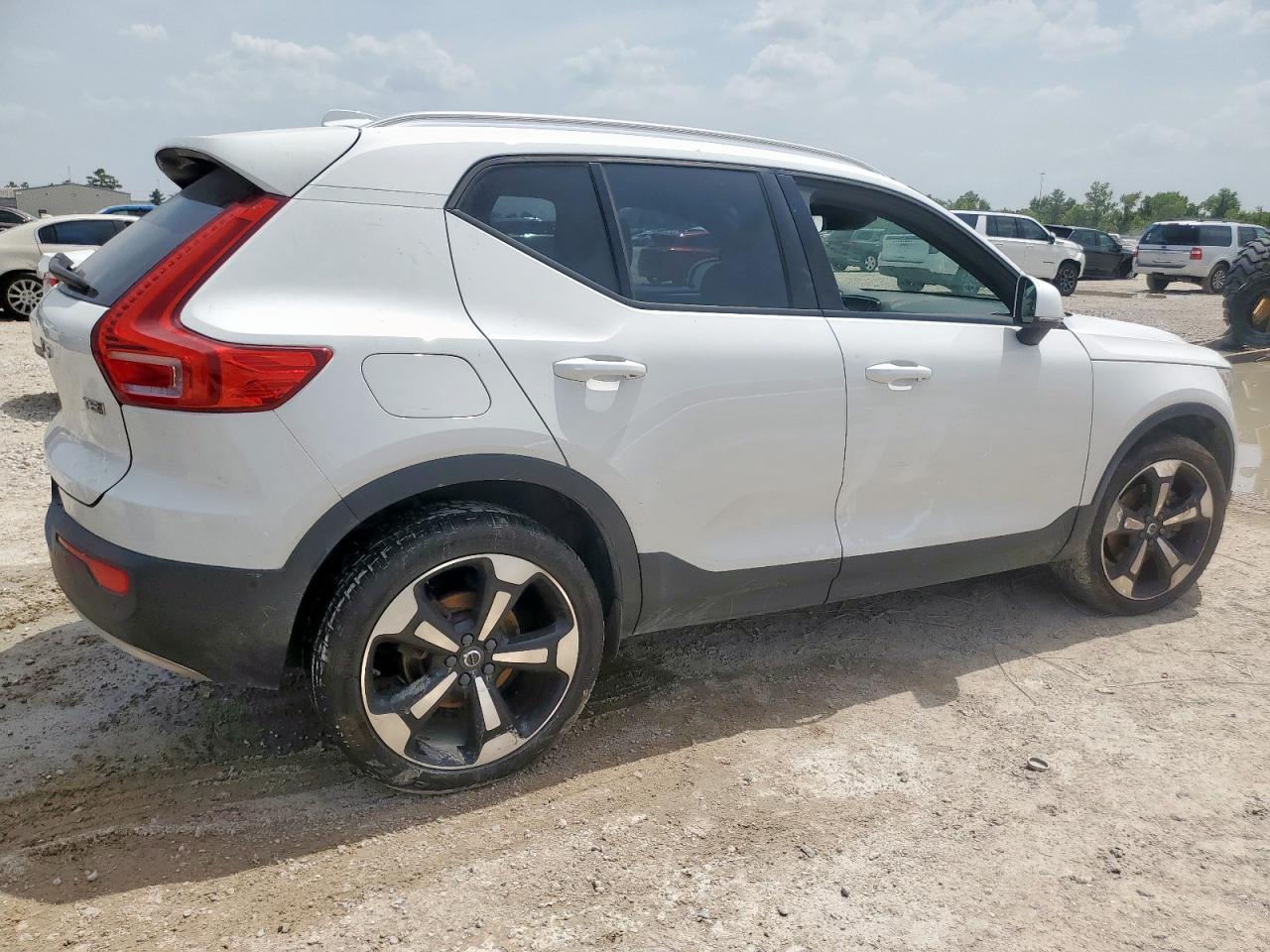 2019 Volvo Xc40 T5 Momentum - Фото 3