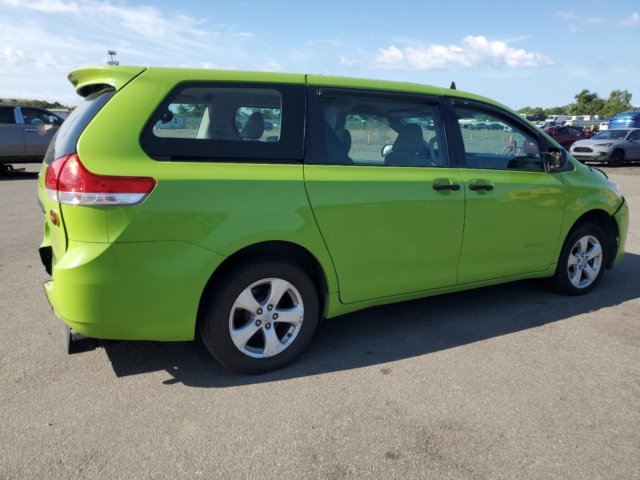 2014 Toyota Sienna - Фото 3