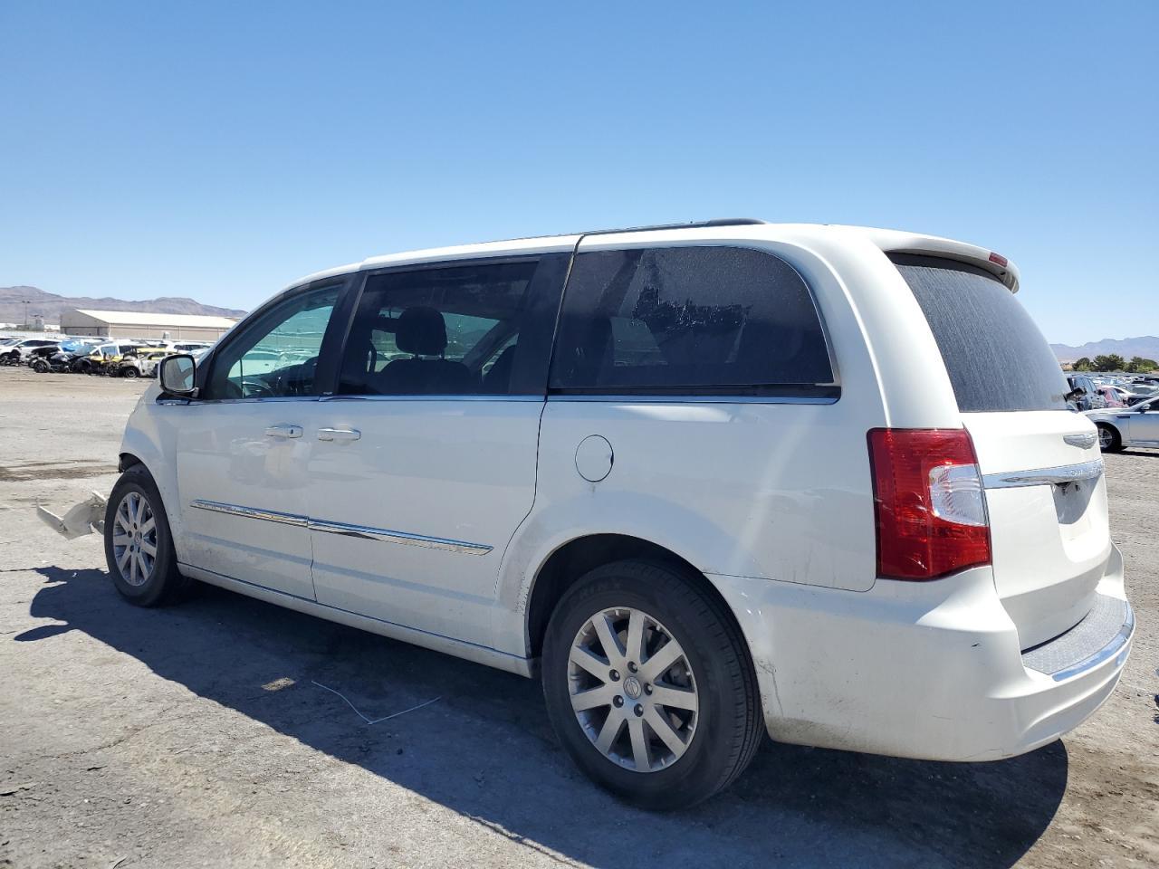 2013 Chrysler Town & Country Touring - Фото 2