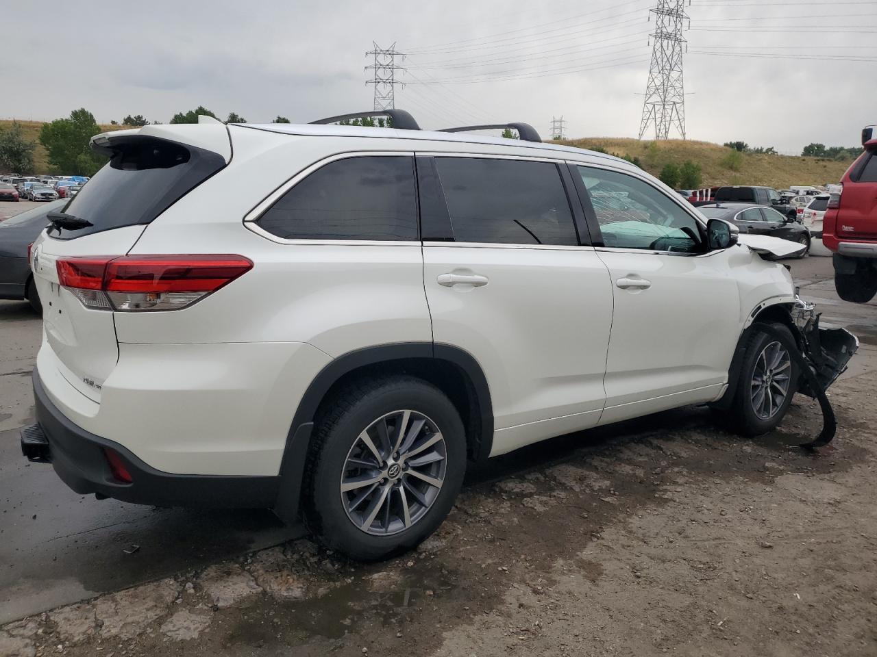 2017 Toyota Highlander Se - Фото 3
