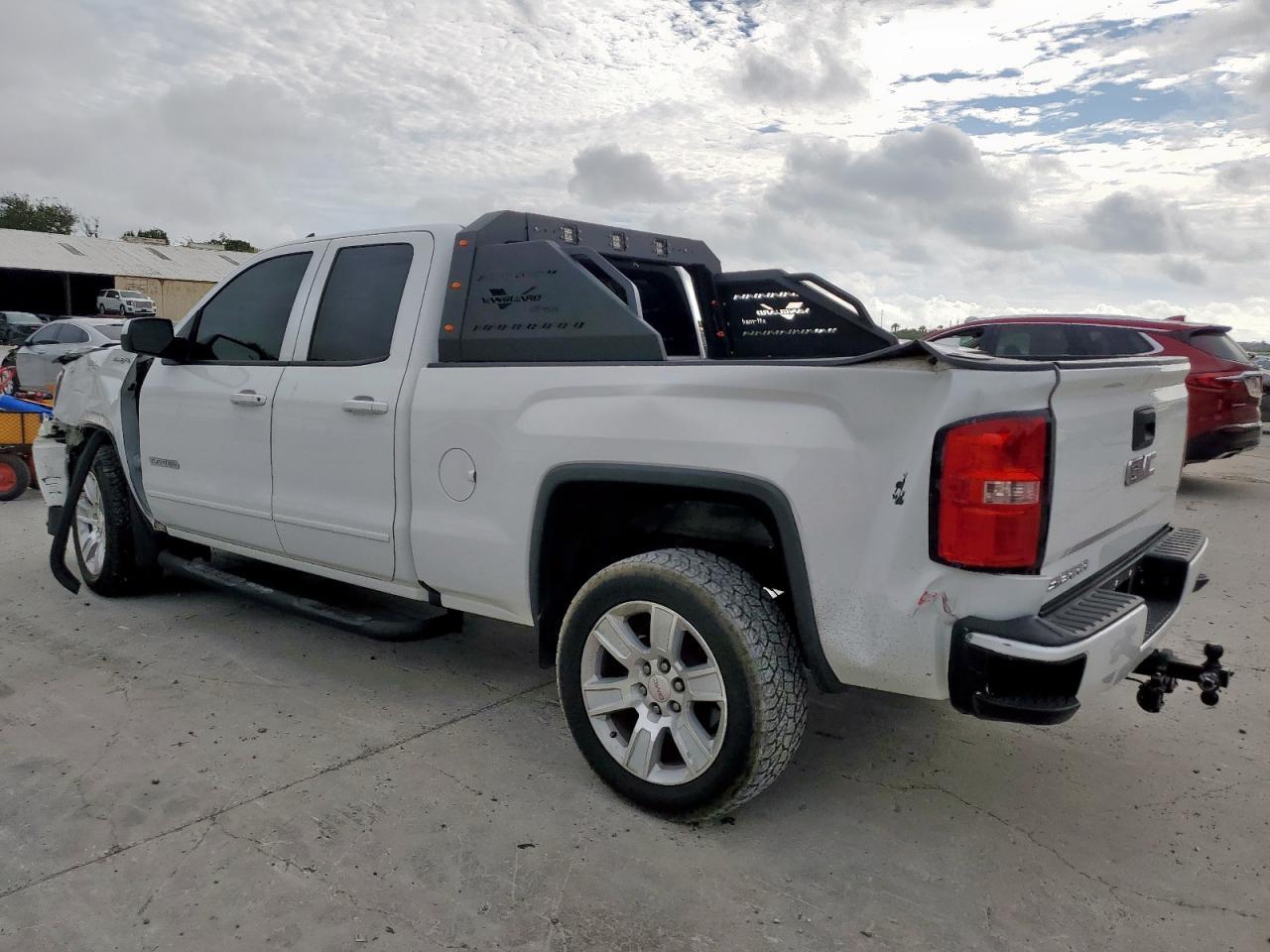 2018 GMC Sierra K1500 - Image 2