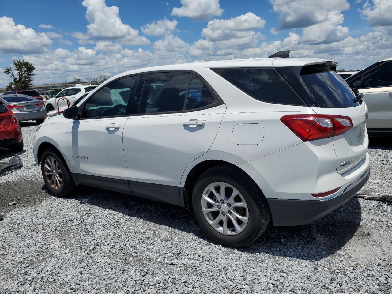 2018 Chevrolet Equinox Ls - Фото 2