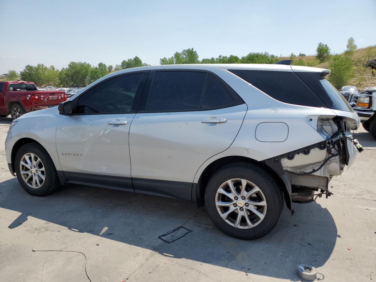 2018 Chevrolet Equinox Ls - Image 2