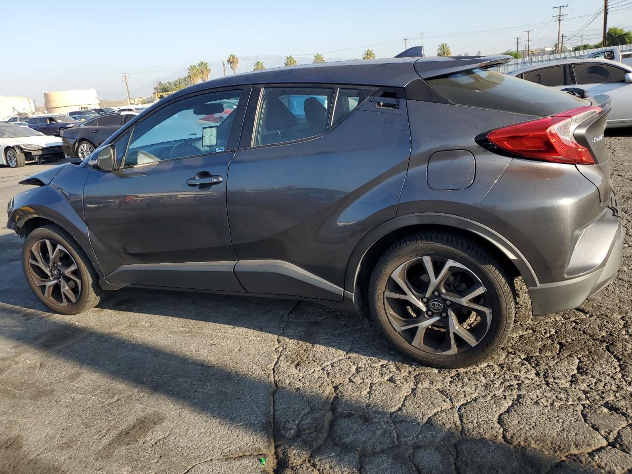 2018 Toyota C-Hr Xle - Image 2