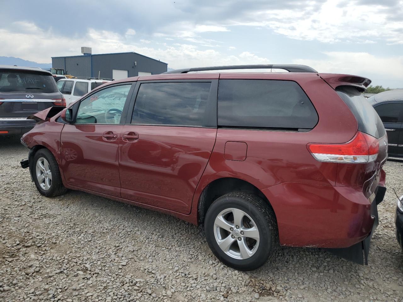 2013 Toyota Sienna Le - Image 2