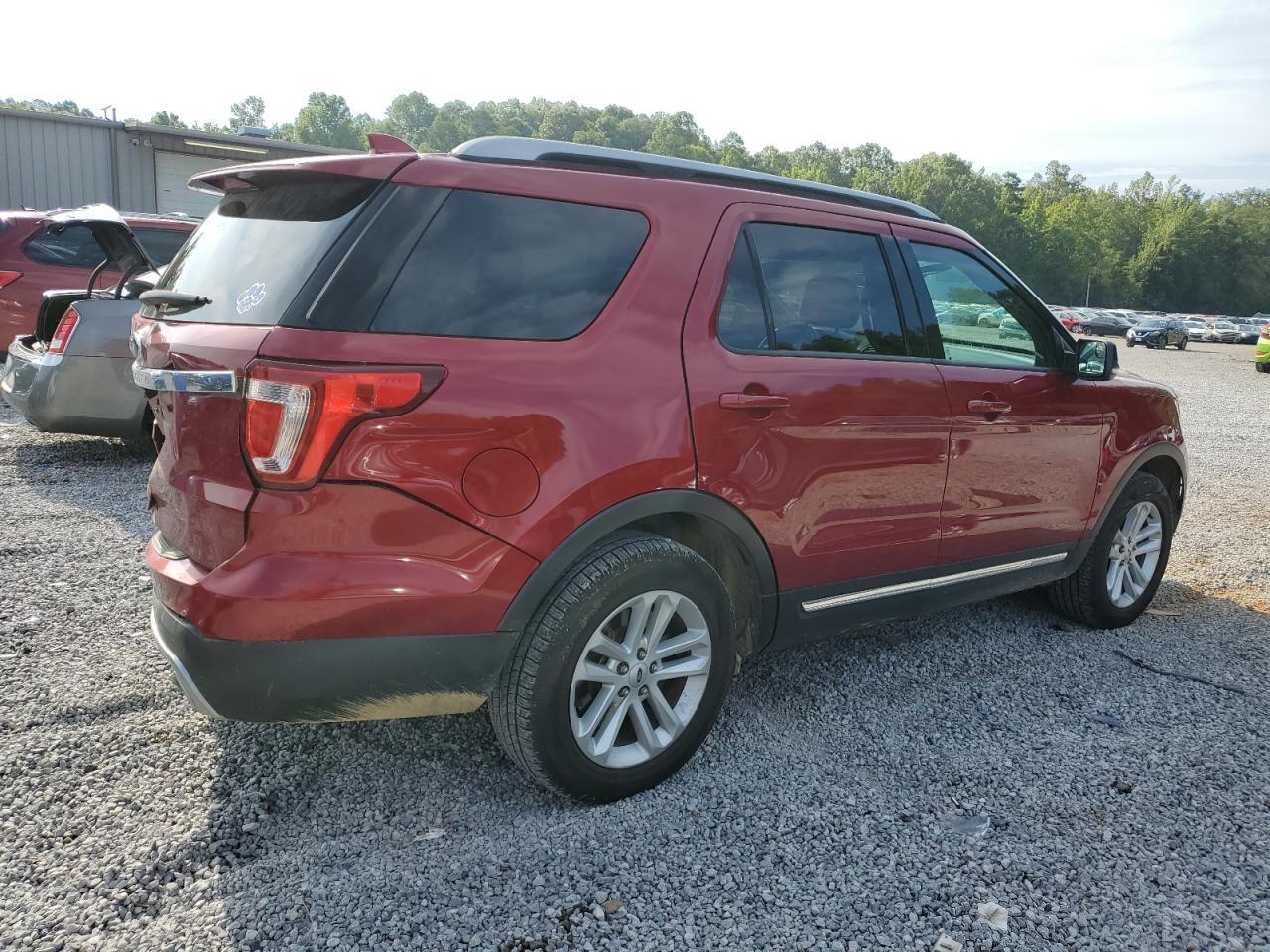 2017 Ford Explorer Xlt - Image 3