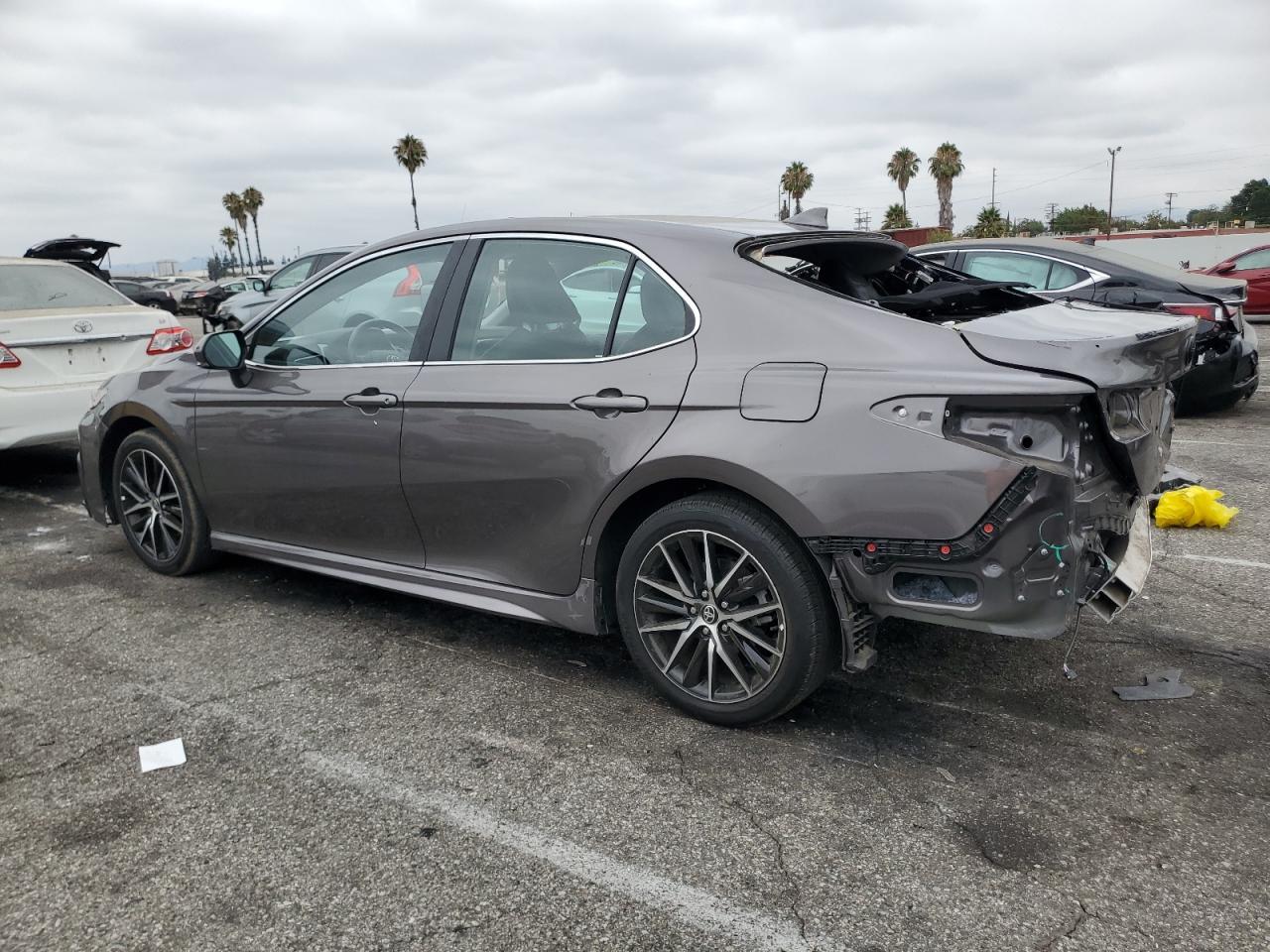 2024 Toyota Camry Se - Image 2