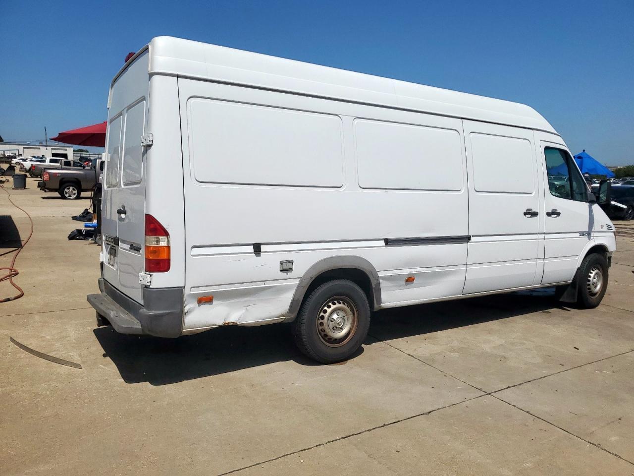 2006 Dodge Sprinter 2500 - Image 3