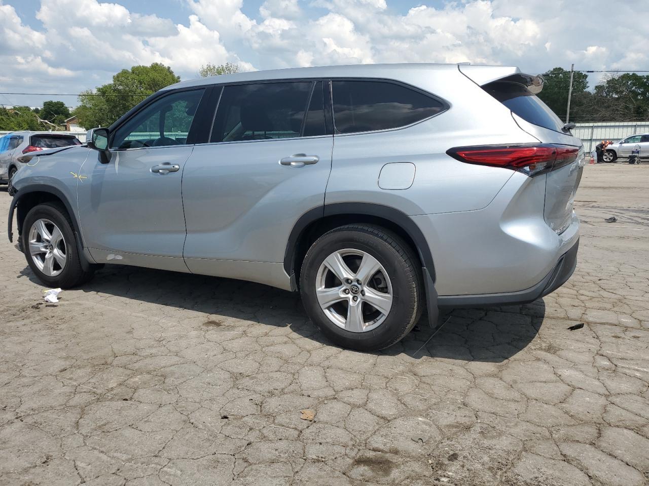 2021 Toyota Highlander L - Фото 2