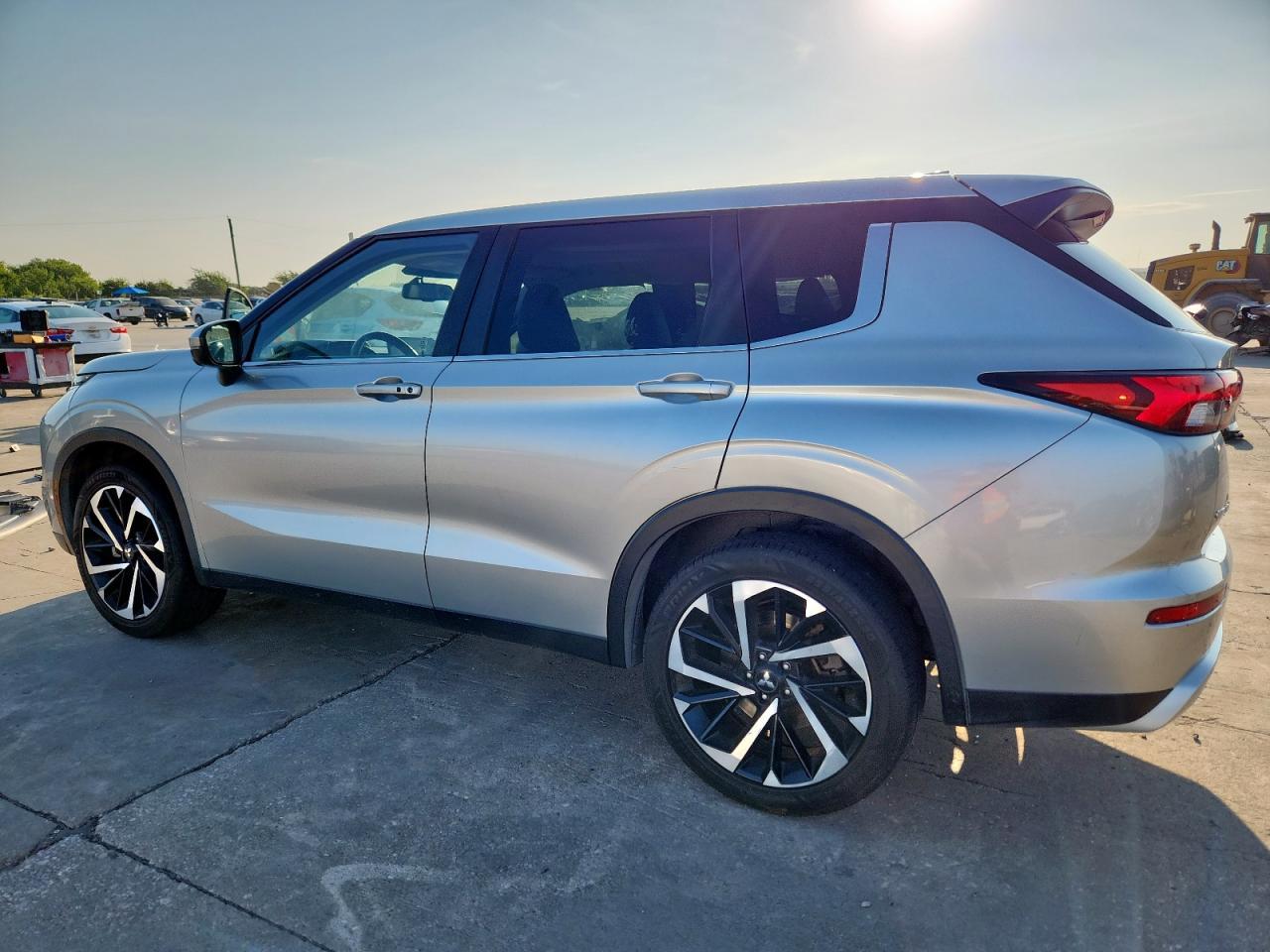 2022 Mitsubishi Outlander Se - Фото 2