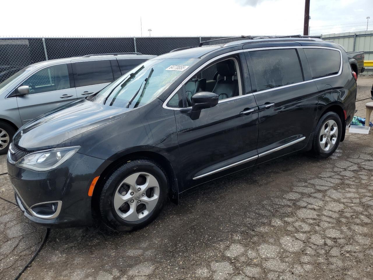 2017 Chrysler Pacifica Touring L Plus
